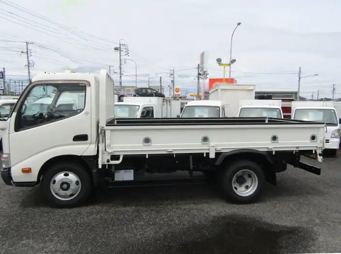 トヨタ ダイナ 小型 平ボディ XZU645 H28の中古トラック画像2