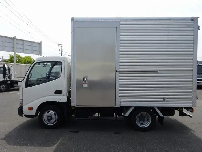 トヨタ ダイナ 小型 アルミバン サイドドア TKG-XZU605の中古トラック画像3