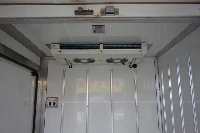トヨタ トヨエース 小型 冷凍冷蔵 低温 床ステンの中古トラック画像9