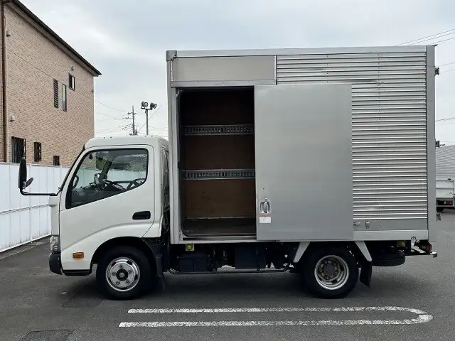 トヨタ ダイナ 小型 アルミバン サイドドア TKG-XZC605の中古トラック画像4