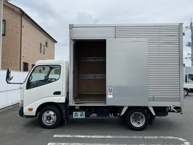トヨタ ダイナ 小型 アルミバン サイドドア TKG-XZU605の中古トラック画像4