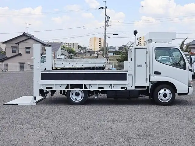 トヨタ ダイナ 小型 平ボディ パワーゲート BDG-XZU338の中古トラック画像5