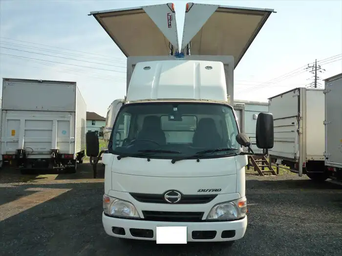 日野 デュトロ 小型 ウイング TKG-XZU655M H27の中古トラック画像2