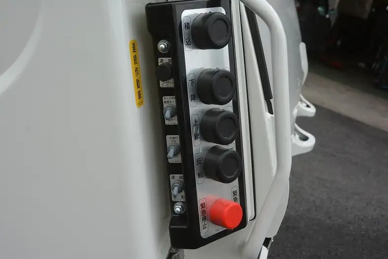 日野 デュトロ 小型 パッカー車 プレス式 2KG-XZU700Mの中古トラック画像6