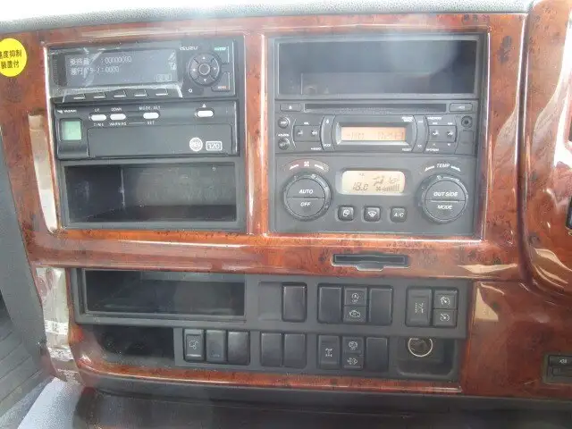 いすゞ ギガ 大型 トラクター 1デフ QKG-EXD52BDの中古トラック画像3