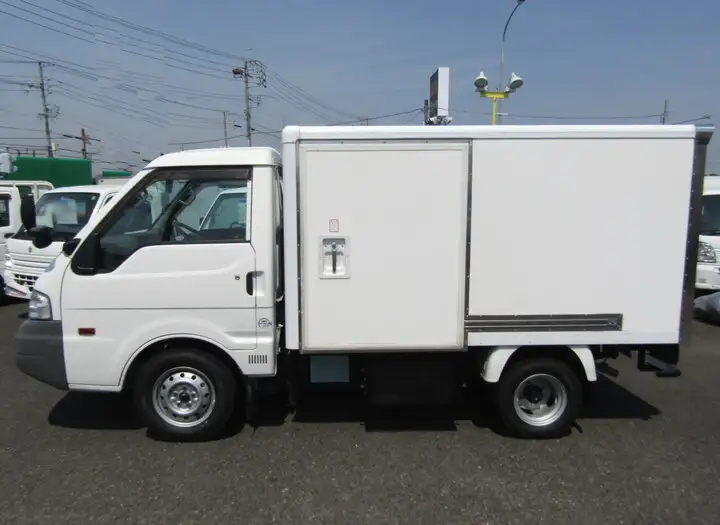マツダ ボンゴ 小型 冷凍冷蔵 中温 床アルミの中古トラック画像2