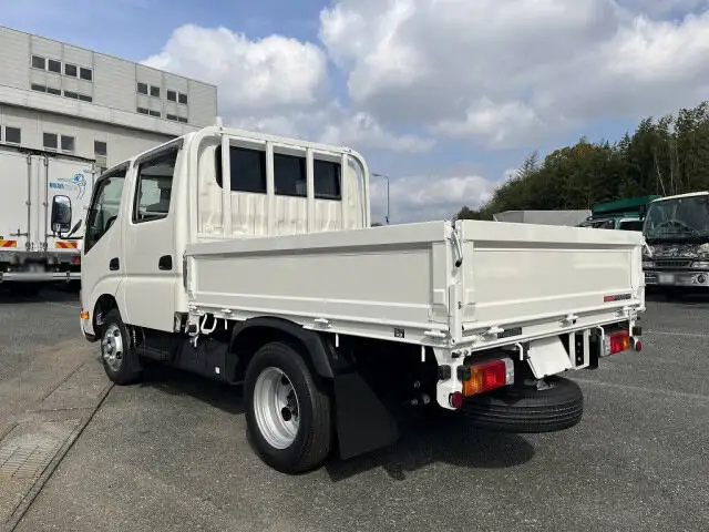 日野 デュトロ 小型 平ボディ Wキャブ 2RG-XZU605Mの中古トラック画像3