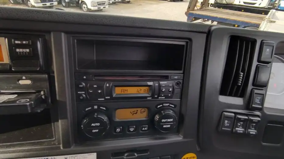 いすゞ ギガ 大型 ウイング エアサス QPG-CYJ77Bの中古トラック画像12