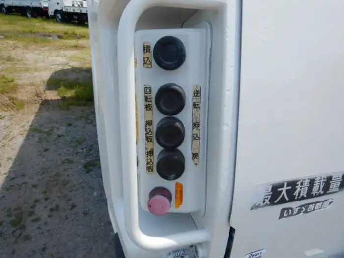 いすゞ エルフ 小型 パッカー車 巻き込み式 回転ダンプ式の中古トラック画像7