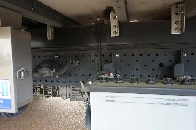 いすゞ エルフ 小型 アルミバン サイドドア 3枚観音の中古トラック画像18