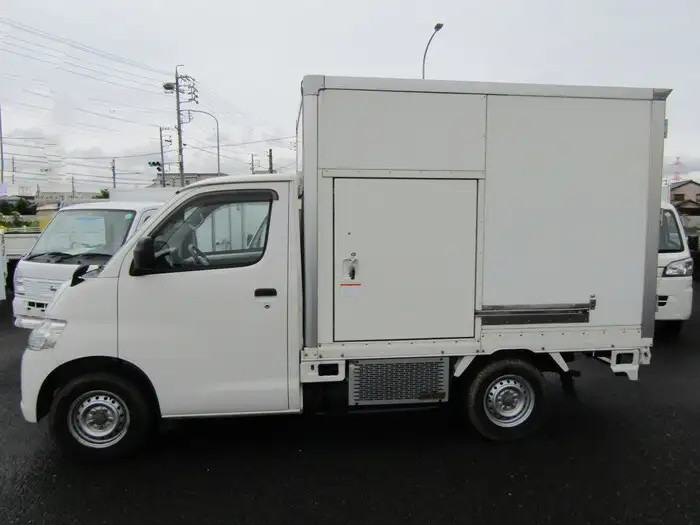 トヨタ タウンエース 小型 冷凍冷蔵 中温 サイドドアの中古トラック画像2