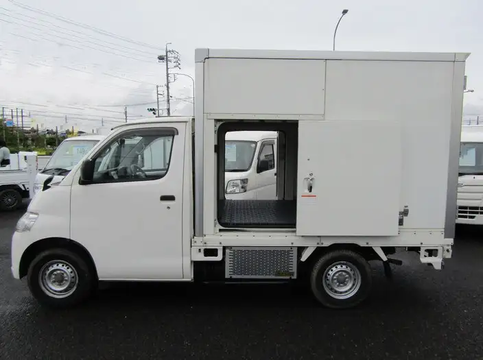 トヨタ タウンエース 小型 冷凍冷蔵 中温 サイドドアの中古トラック画像8