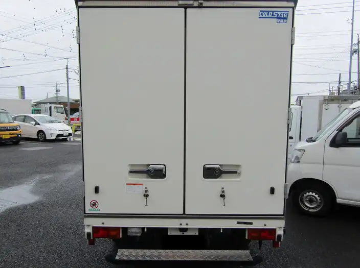 トヨタ タウンエース 小型 冷凍冷蔵 中温 サイドドアの中古トラック画像3