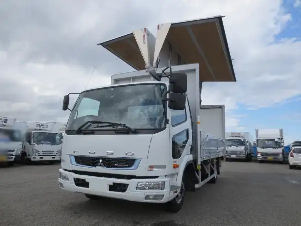 三菱 ファイター 中型/増トン ウイング 床鉄板 ベッドの中古トラック画像1