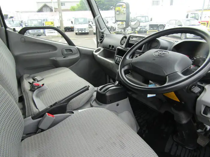 トヨタ ダイナ 小型 平ボディ XZC605 H29の中古トラック画像9