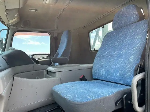 日産UD クオン 大型 シャーシ ベッド エアサスの中古トラック画像9