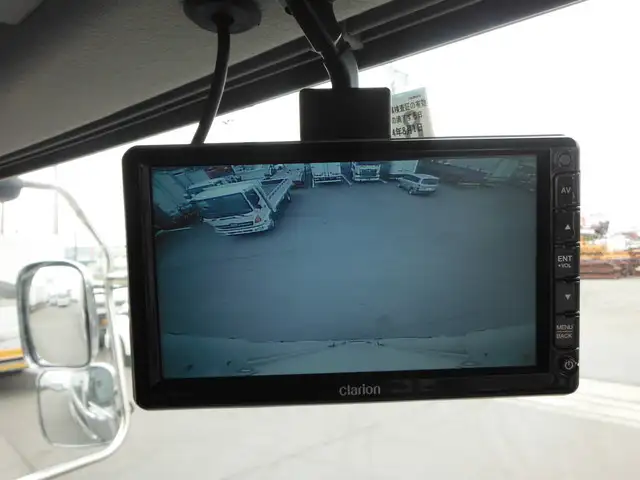 日産UD クオン 大型 ウイング 床鉄板 ベッドの中古トラック画像13