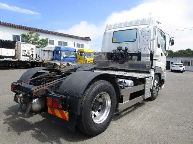 いすゞ ギガ 大型 トラクター ハイルーフ 1デフの中古トラック画像4
