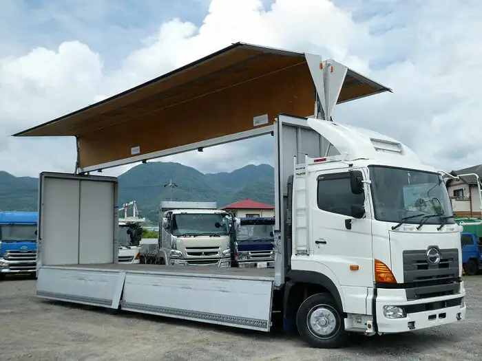 日野 プロフィア 大型 ウイング エアサス ベッドの中古トラック画像6