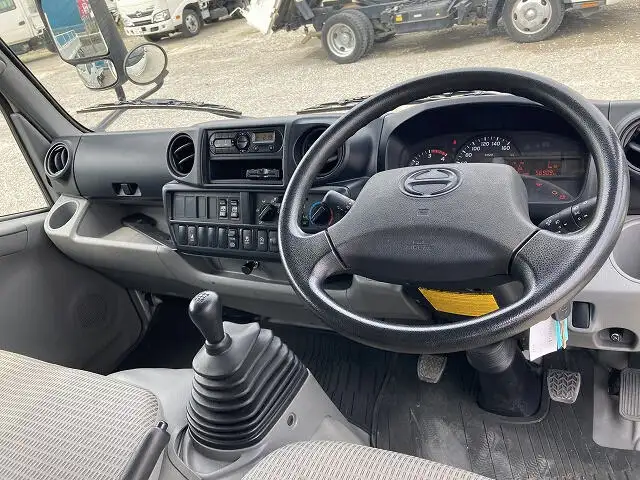 日野 デュトロ 小型 平ボディ Wキャブ TKG-XZU605Mの中古トラック画像8