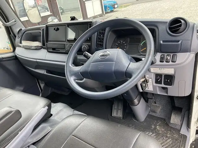 日産 アトラス 小型 平ボディ Wキャブ 床鉄板の中古トラック画像10