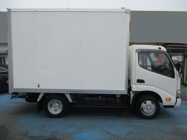 トヨタ ダイナ 小型 アルミバン サイドドア TKG-XZC605の中古トラック画像3