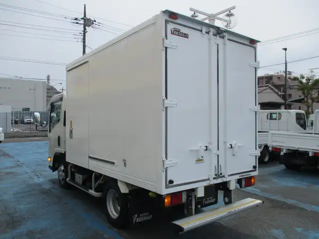 いすゞ エルフ 小型 アルミバン サイドドア TRG-NLR85ANの中古トラック画像2