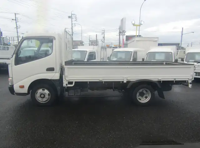 トヨタ ダイナ 小型 平ボディ XZC645 H25の中古トラック画像3