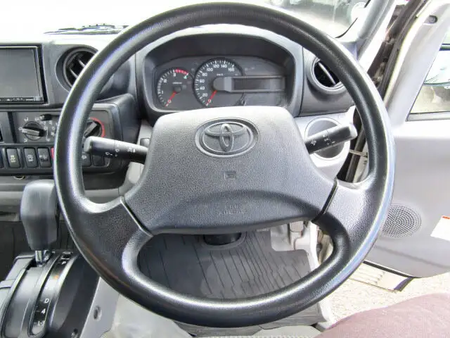 トヨタ ダイナ 小型 平ボディ TKG-XZC600 H28の中古トラック画像9