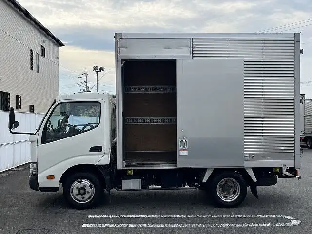 トヨタ ダイナ 小型 アルミバン サイドドア TPG-XZC605の中古トラック画像4