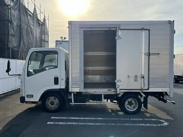 いすゞ エルフ 小型 アルミバン サイドドア BKG-NLR85ANの中古トラック画像4