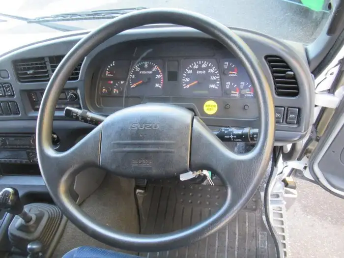 いすゞ ギガ 大型 ウイング エアサス ベッドの中古トラック画像10
