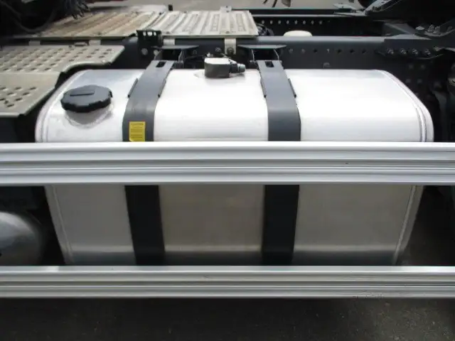 ボルボ トラック 大型 トラクター エアサス ベッドの中古トラック画像15