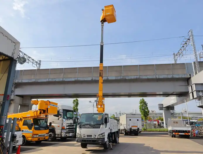 いすゞ エルフ 小型 高所・建柱車 高所作業車 電工仕様の中古トラック画像6