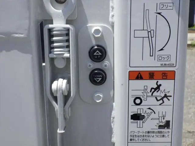 三菱 キャンター 小型 平ボディ パワーゲート 2RG-FBA20の中古トラック画像12