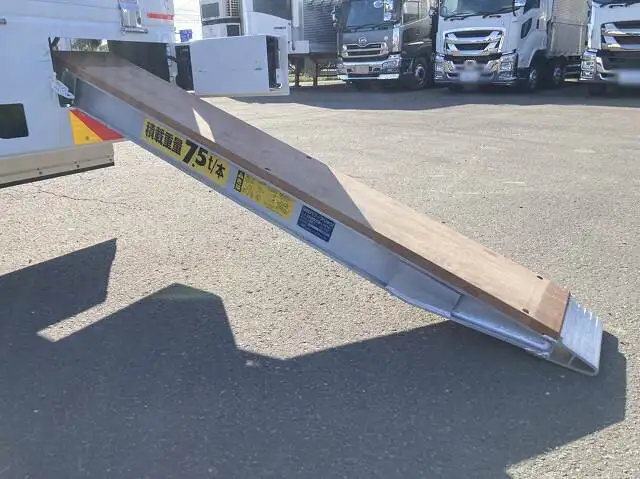 日産UD クオン 大型 車両重機運搬 4段クレーン ラジコンの中古トラック画像10