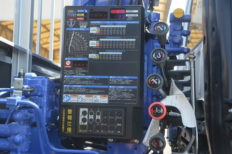 三菱 ファイター 中型/増トン 車両重機運搬 4段クレーン ラジコンの中古トラック画像8