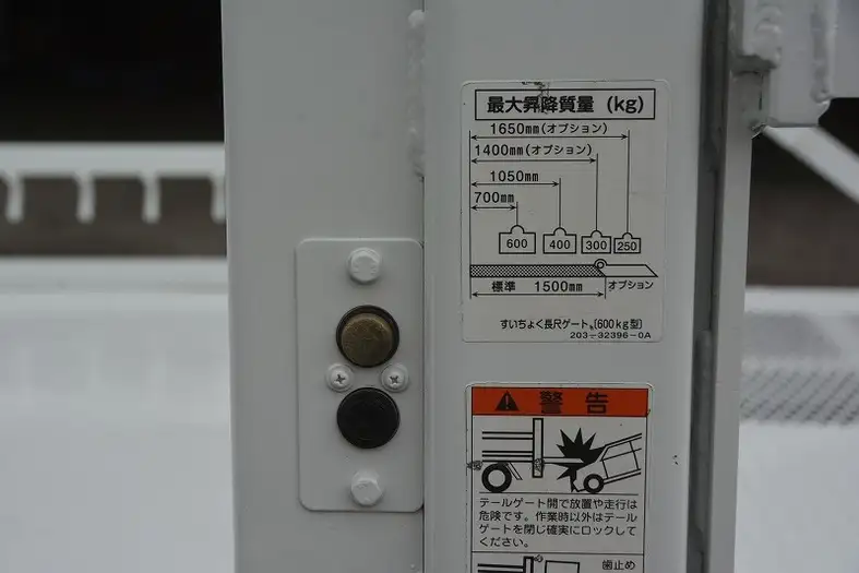 いすゞ エルフ 小型 平ボディ パワーゲート 床鉄板の中古トラック画像9