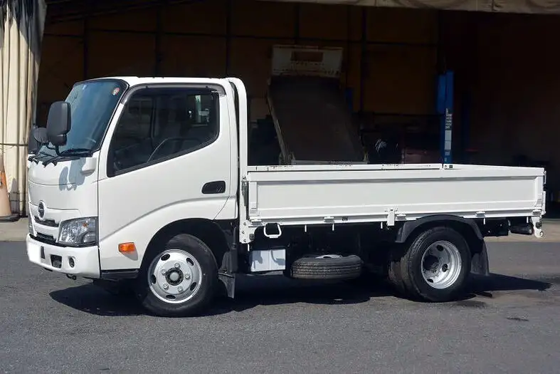 日野 デュトロ 小型 平ボディ 2RG-XZU605M R2の中古トラック画像1