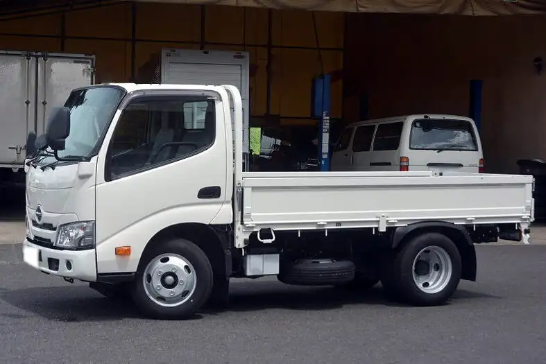 日野 デュトロ 小型 平ボディ 2RG-XZU605M R2 の中古トラック【車両No.131392】