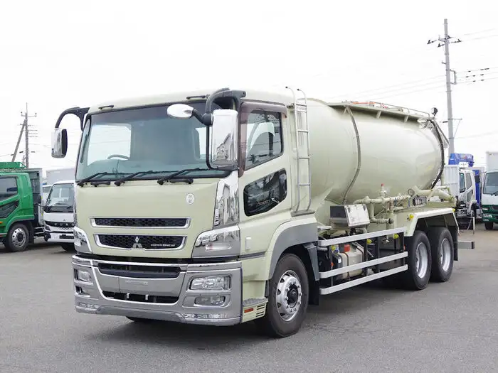 三菱 スーパーグレート 大型 タンク車 バルク QKG-FU50VYの中古トラック画像1