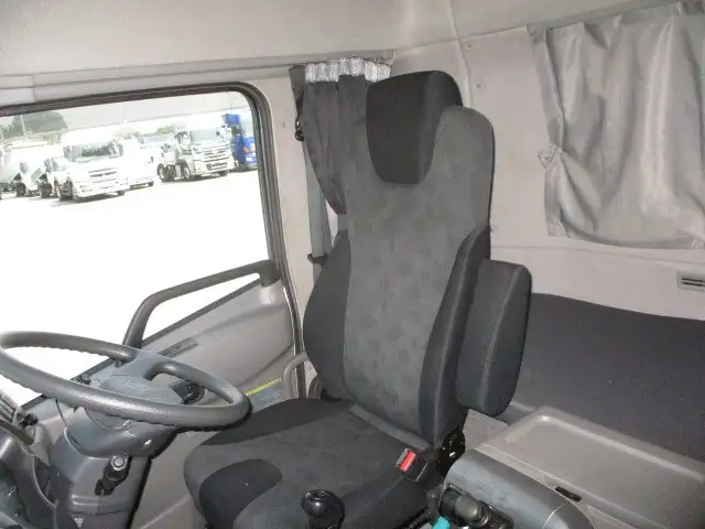 日産UD クオン 大型 トラクター ハイルーフ 1デフの中古トラック画像10