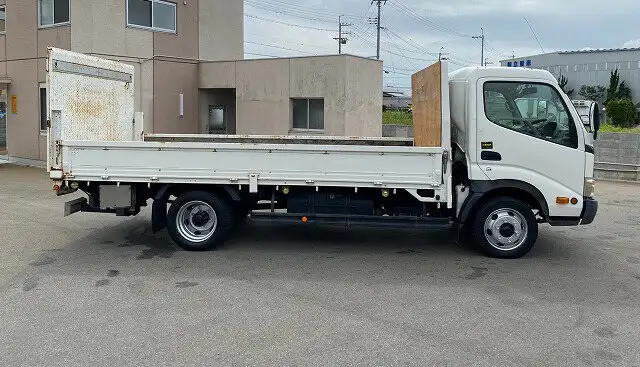 トヨタ ダイナ 小型 平ボディ パワーゲート BDG-XZU414の中古トラック画像3