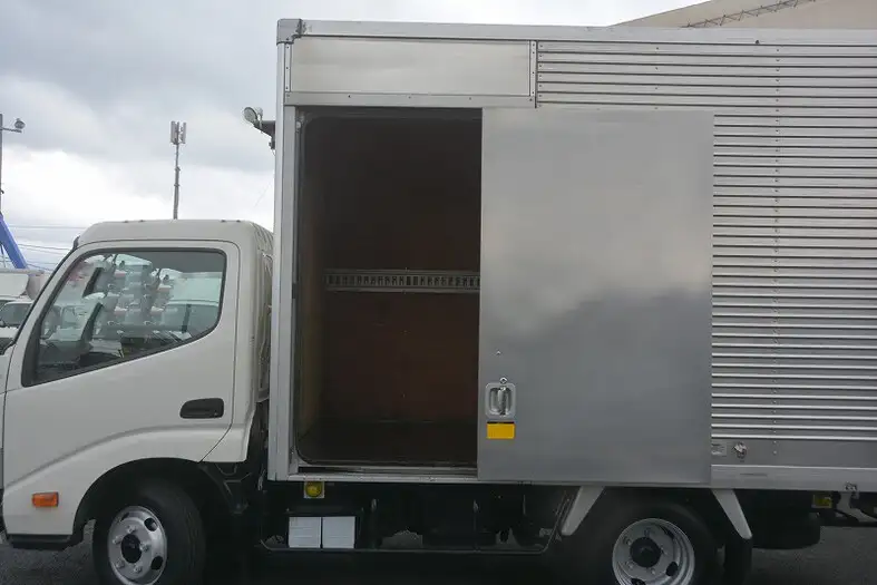 トヨタ トヨエース 小型 アルミバン サイドドア TKG-XZC605の中古トラック画像6