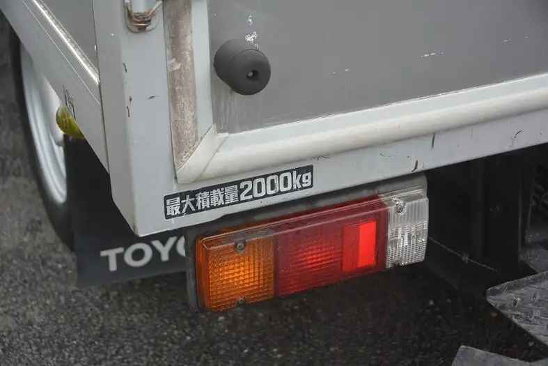 トヨタ トヨエース 小型 アルミバン サイドドア TKG-XZC605の中古トラック画像9