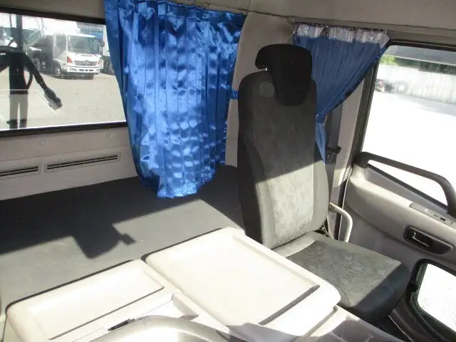 日産UD クオン 大型 トラクター 1デフ ベッドの中古トラック画像9