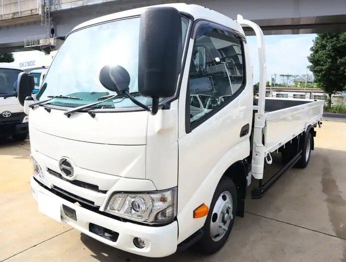 日野 デュトロ 小型 平ボディ 2RG-XZU655M R2の中古トラック画像1