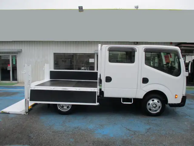 日産 アトラス 小型 平ボディ Wキャブ パワーゲートの中古トラック画像3