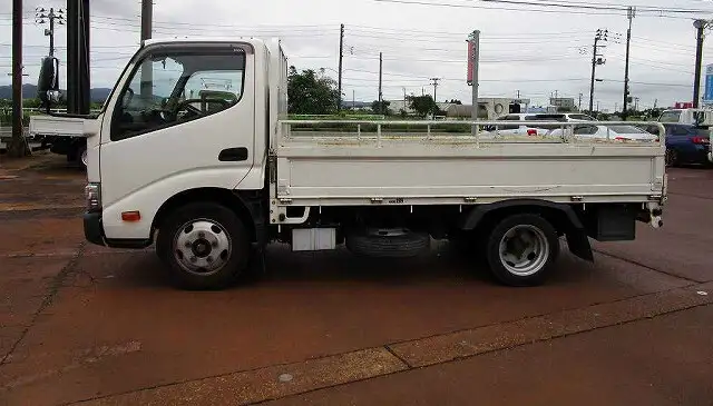 トヨタ ダイナ 小型 平ボディ 床鉄板 TPG-XZC605の中古トラック画像2