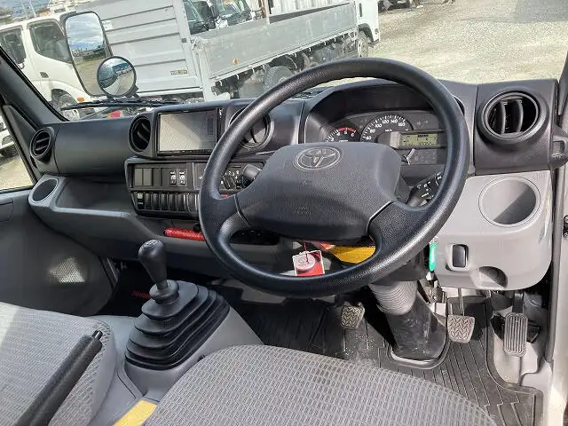 トヨタ トヨエース 小型 平ボディ Wキャブ LDF-KDY281の中古トラック画像9